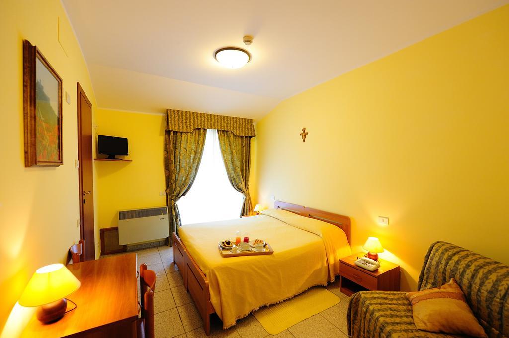 Colle Degli Olivi Snc Guest House Assisi Luaran gambar